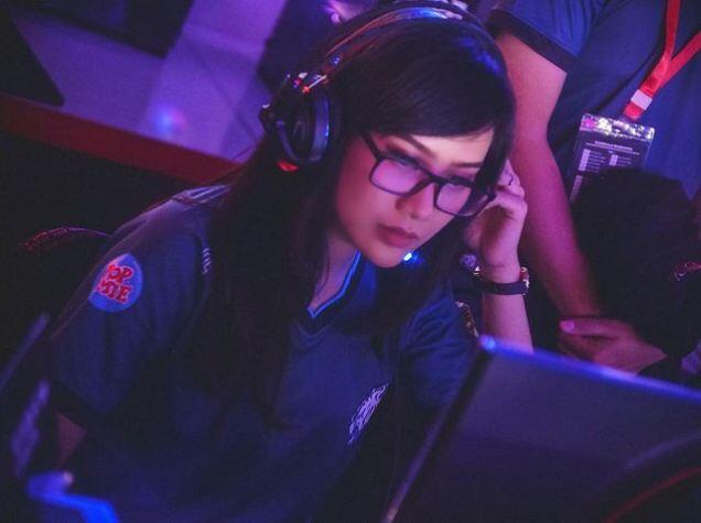 10 pro pemain cantik & OP di esports Indonesia