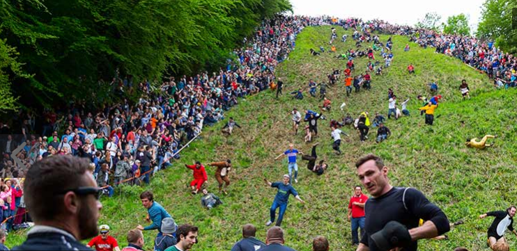 "Gloucester Rolling-Cheese Run", Mengejar Keju Sampe Patah Tulang