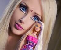 13 Wanita Mirip Boneka Barbie