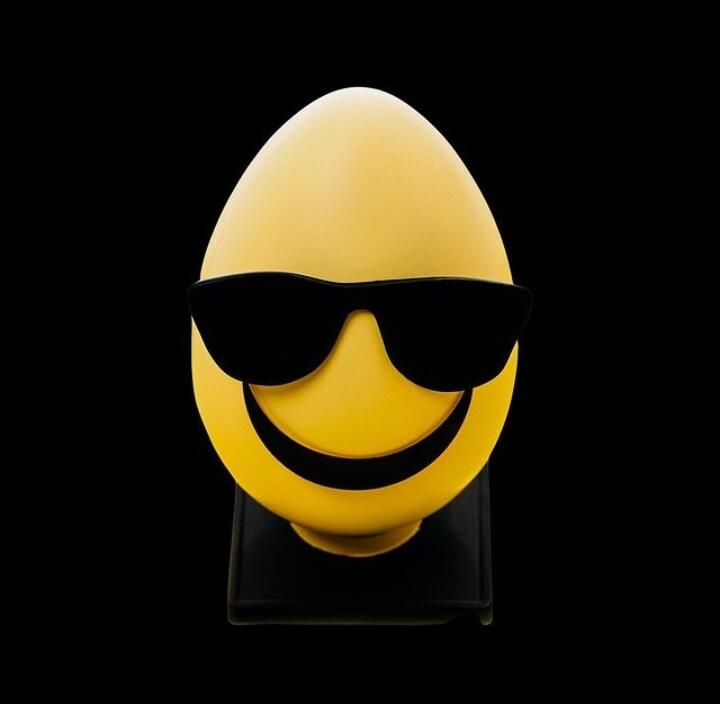 [Pertanyaan Random] Kenapa Emoji Berwarna Kuning? 