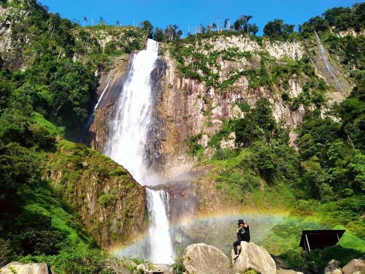 12 Air Terjun Terbaik Indonesia