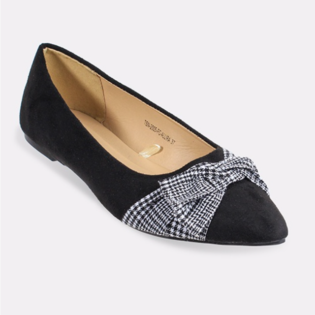 10 Rekomendasi Sepatu Hitam Putih Terbaik