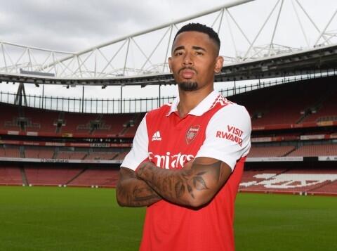 Gabriel Jesus mengirim pesan ke Mikel