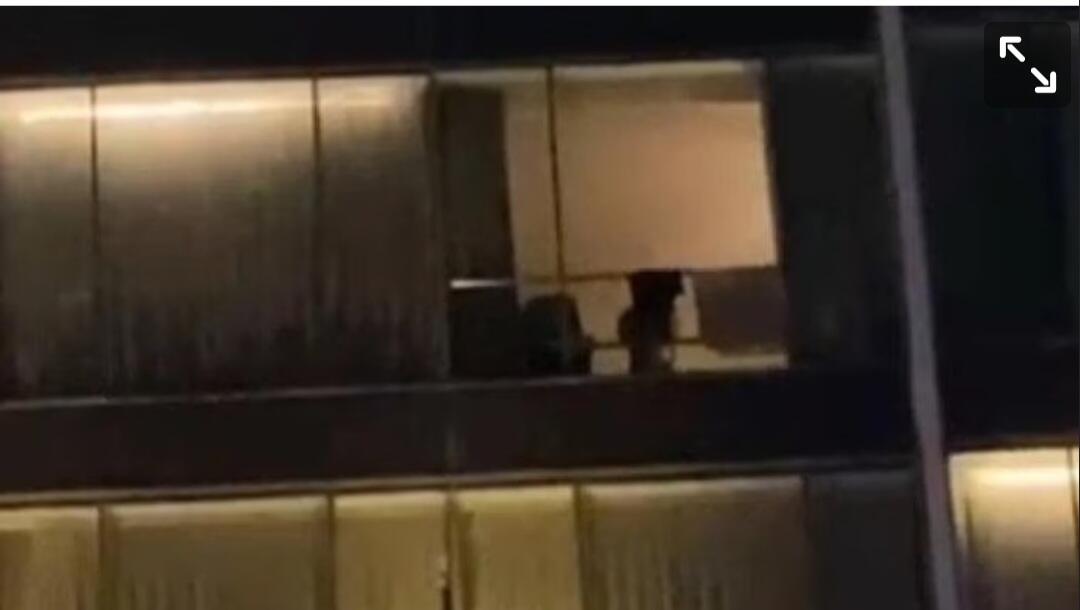 Adegan Ranjang di Hotel Buka Garden