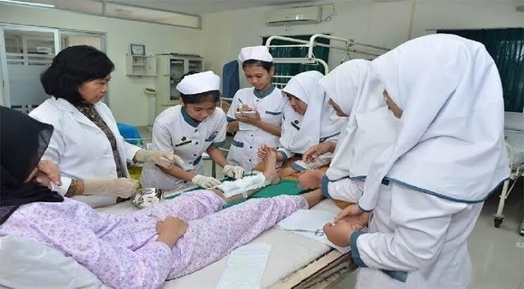Perawat, Para Malaikat yg Juga Manusia Biasa