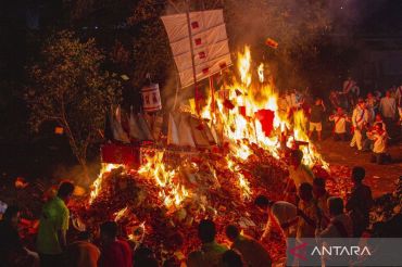 Melihat ritual bakar tongkang, simbol keberanian & asa untuk keberuntungan masa depan