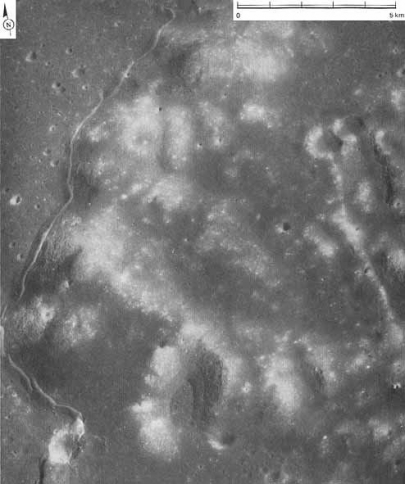 misteri-bulan-terbelah-roghuzshy.jpg