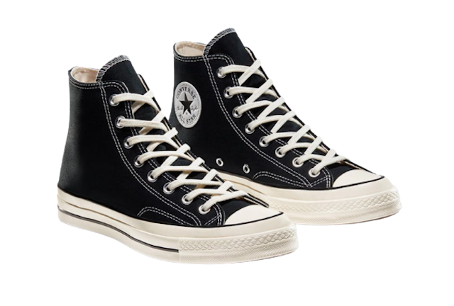 10 Merk Sepatu Sneakers Pria Terbaik