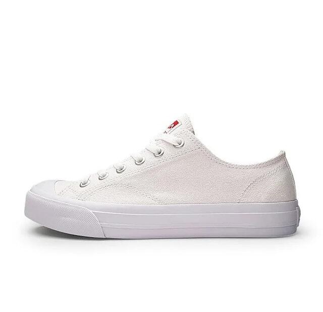 10 Rekomendasi Sneakers Putih Pria Terbaik
