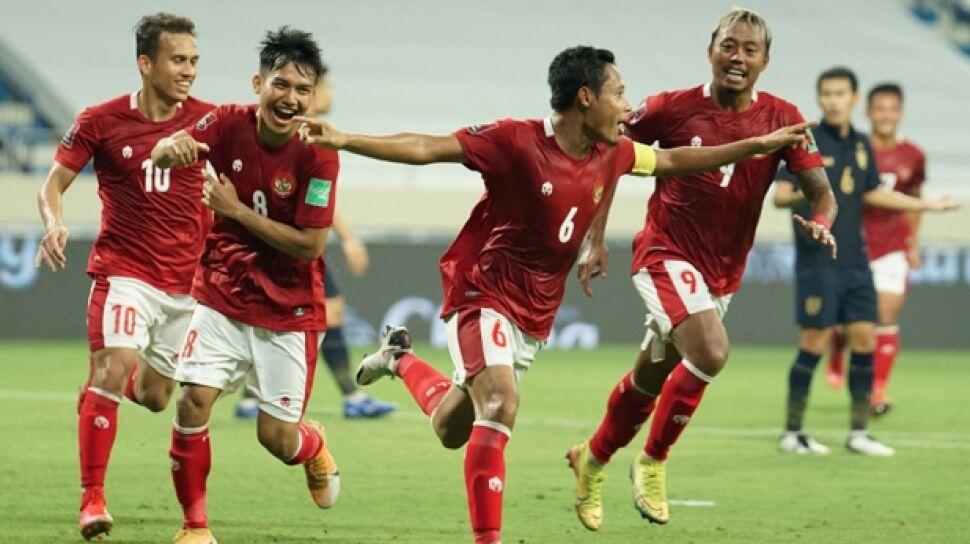 Menghujat seperti Tidak Pernah Menyanjung