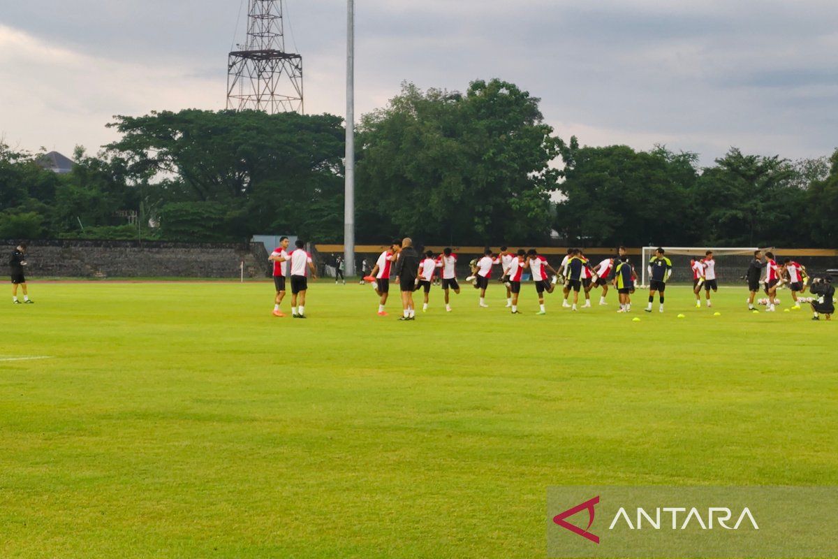 Marselino minta dukungan suporter untuk pemain muda
