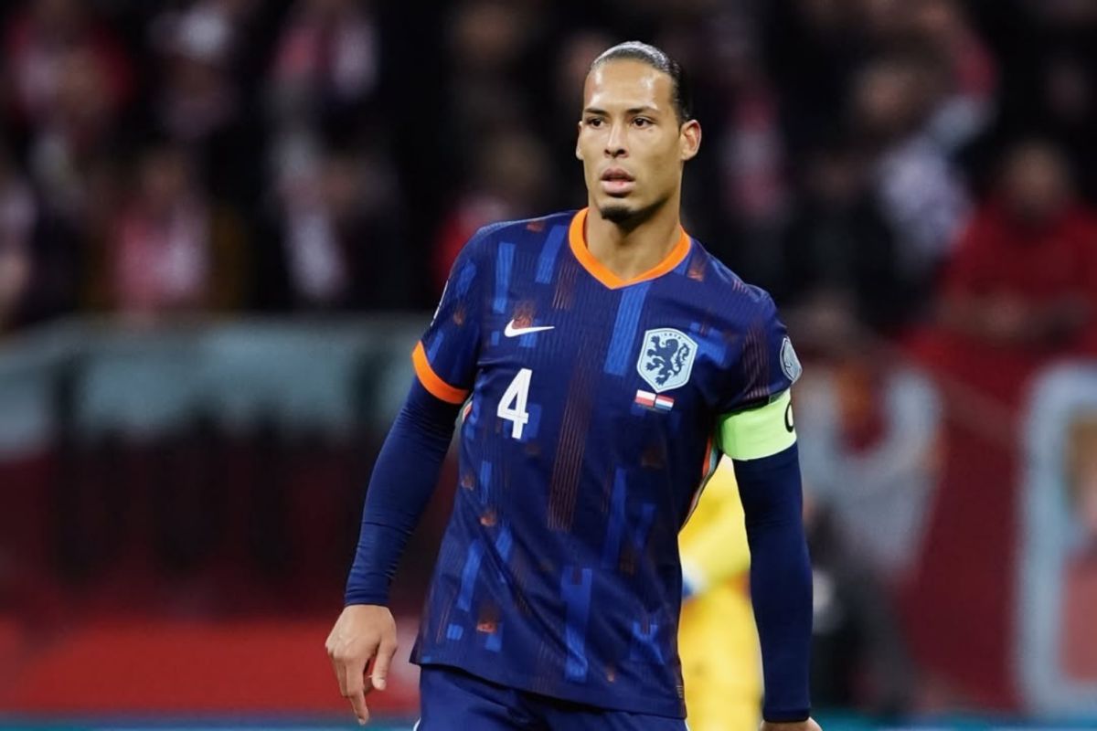 Lewati rekor Frank de Boer, Van Dijk dapatkan pujian