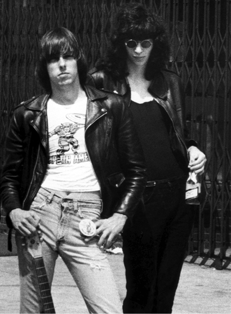 KISAH HIDUP : Joey Ramone, Frontman Ringkih & Cinta Segitiga yg Rumit!