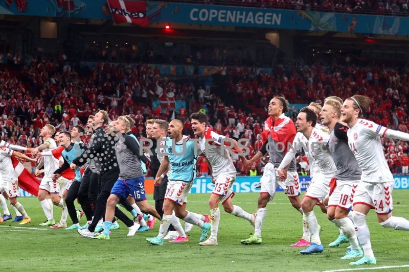 Klasemen akhir Grup B, Denmark ke 16 Besar