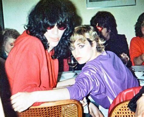 KISAH HIDUP : Joey Ramone, Frontman Ringkih & Cinta Segitiga yg Rumit!