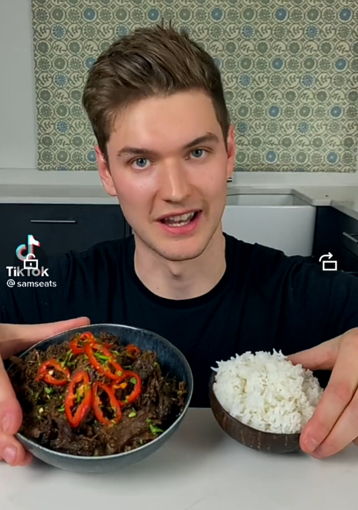 Viral: Bule Memasak Rendang & Kamu Memasak Apa?