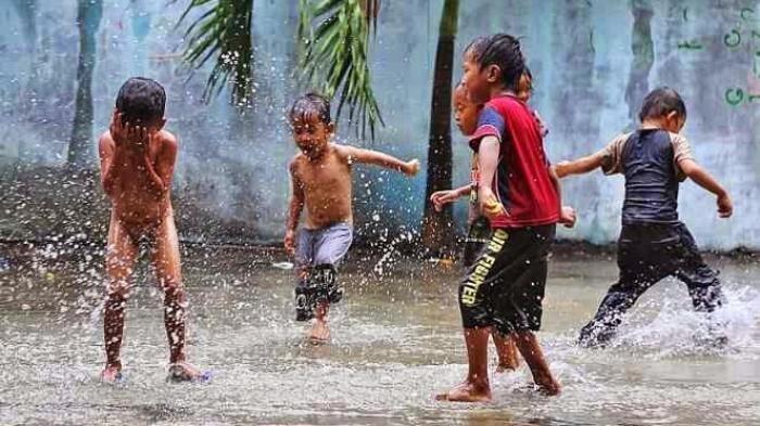 Hujan & Kenangan Masa Kecil