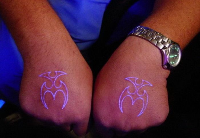 Glowing-tattoos-02.jpg