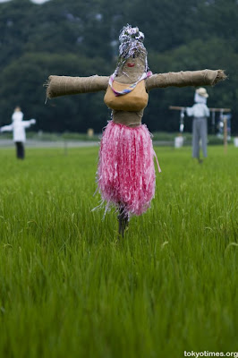 funny_scarecrows_03.jpg