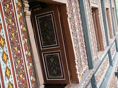 Window-Design-Rumah-Gadang-Traditional-Houses-from-West-Sumatra-Indonesia.jpg