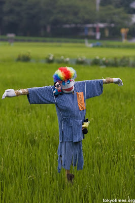 funny_scarecrows_01.jpg