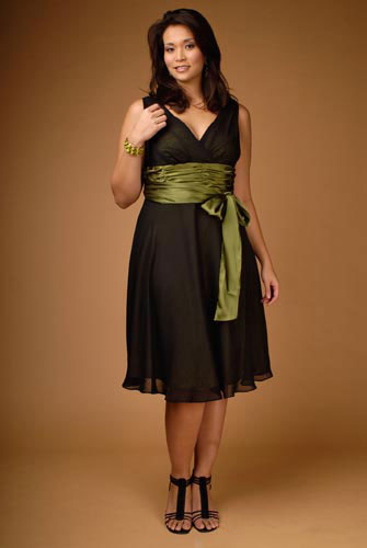 10041987-maggy-london-plus-size-holiday-dress-modeled-by-maggie-brown.jpg