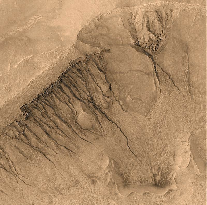 Mars_gullies.800px.jpg