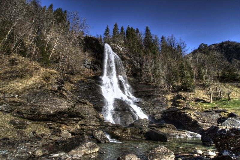 Steinsdalsfossen_waterfall_by_bjornhb.jpg