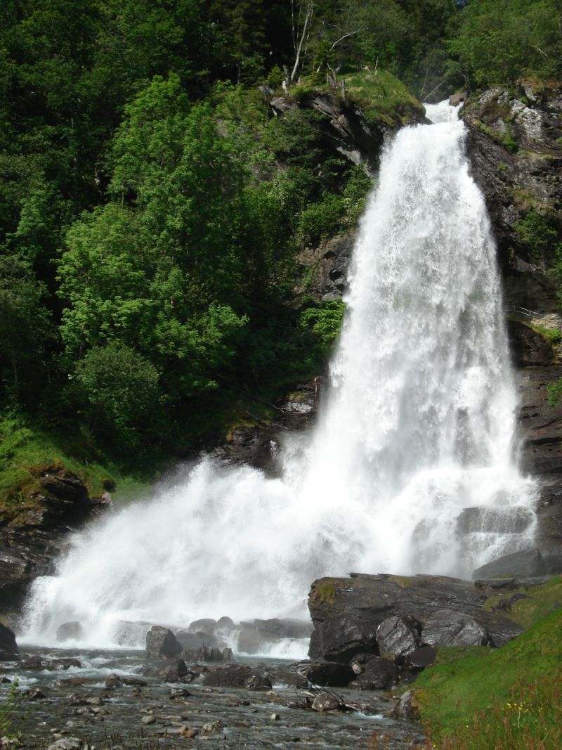 Steinsdalsfossen_waterfall_by_rimantux.jpg