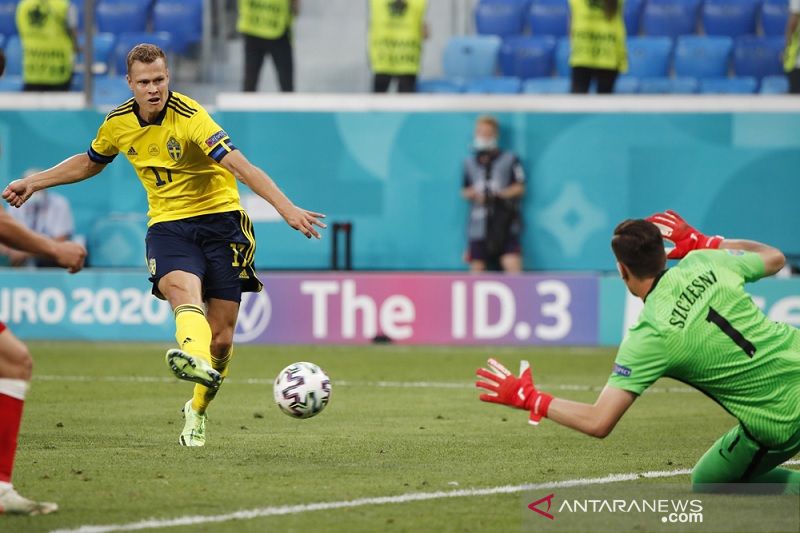 Gol dramatis Claesson bawa Swedia atasi Polandia 3-2 & juarai Grup E