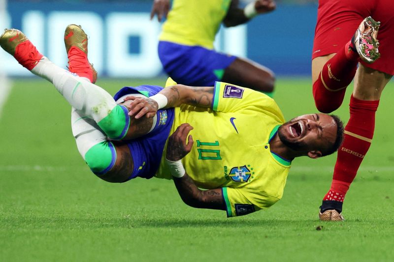 Kemenangan Brazil makan korban, Neymar cedera