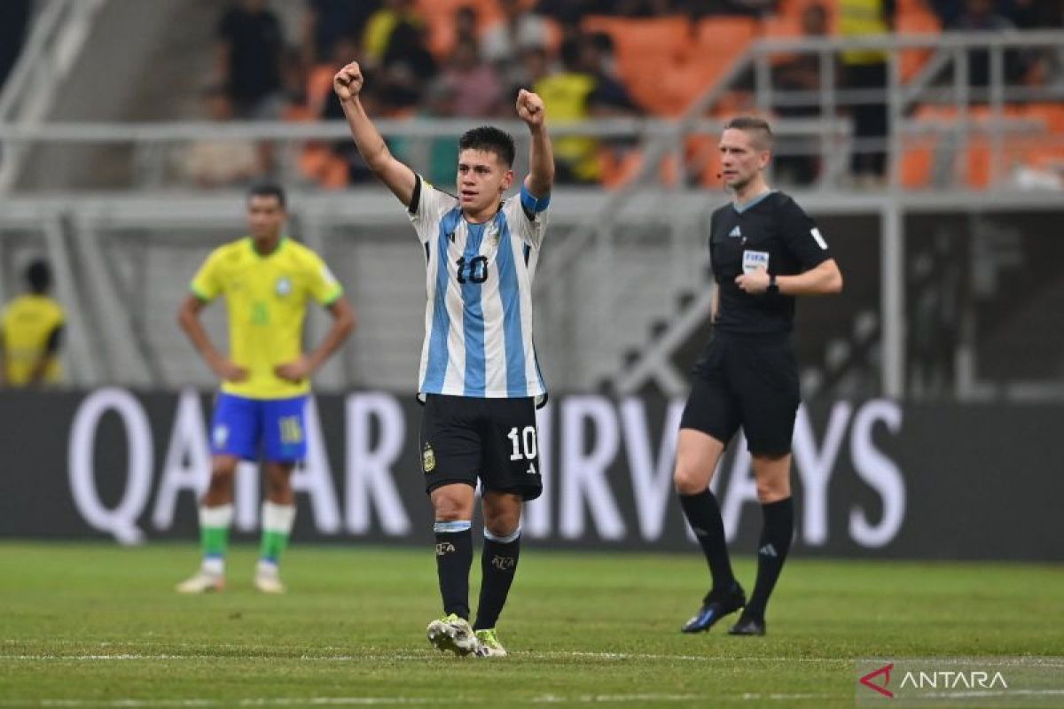 Kapten Argentina U-17 Echeverri dedikasikan tiga golnya untuk keluarga